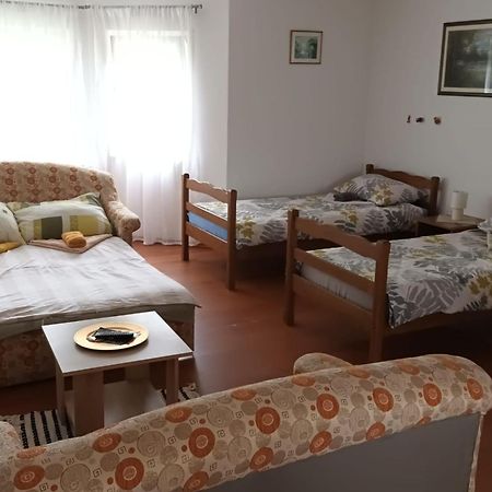 Apartmani Tea I Toni Gradiste Exterior foto